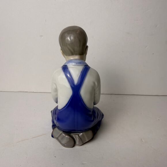 Boy with Bucket Building A Castle, Bing & Grondahl Figurine No. 2127 - Picture 4 of 6